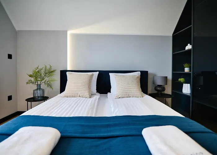 Jasmine By Housine Zator